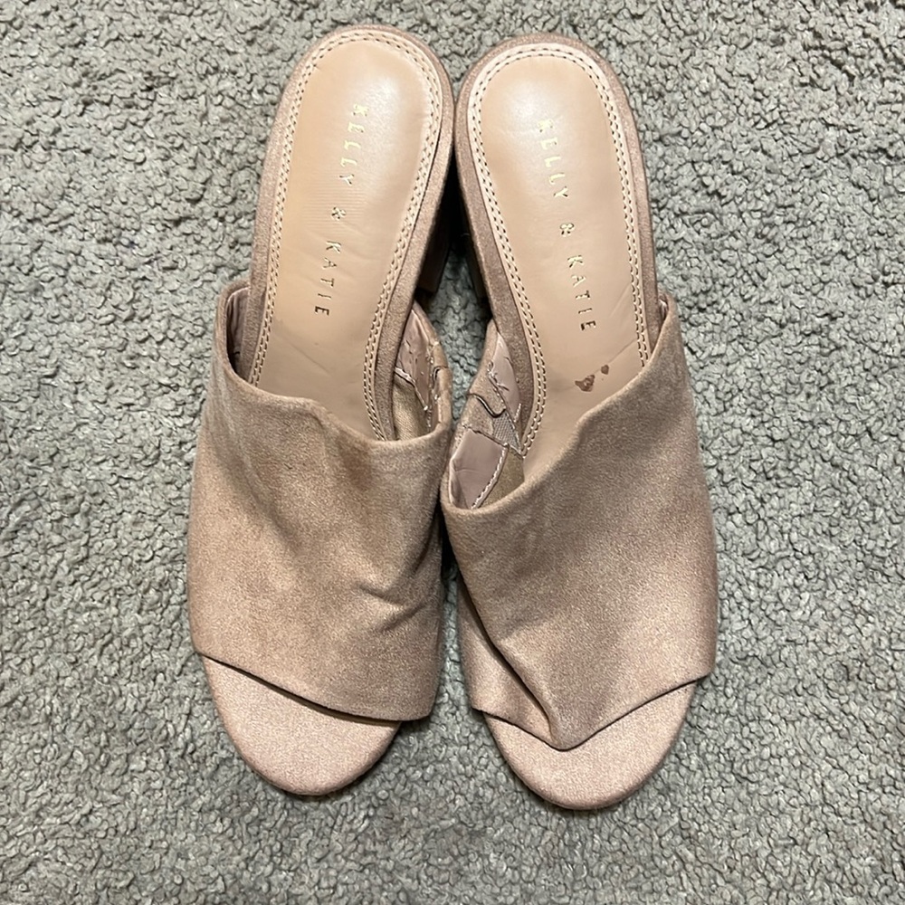 Tan colored size 9 slip on heel